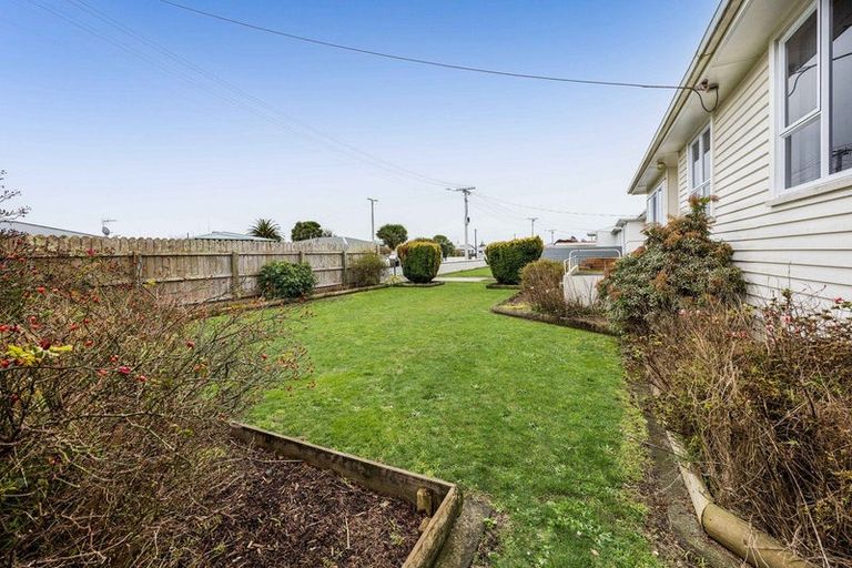 Photo of property in 4 Bone Crescent, Hawera, 4610