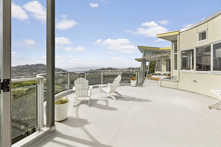 Photo of property in 5 Cavalry Close, Crofton Downs, Wellington, 6035