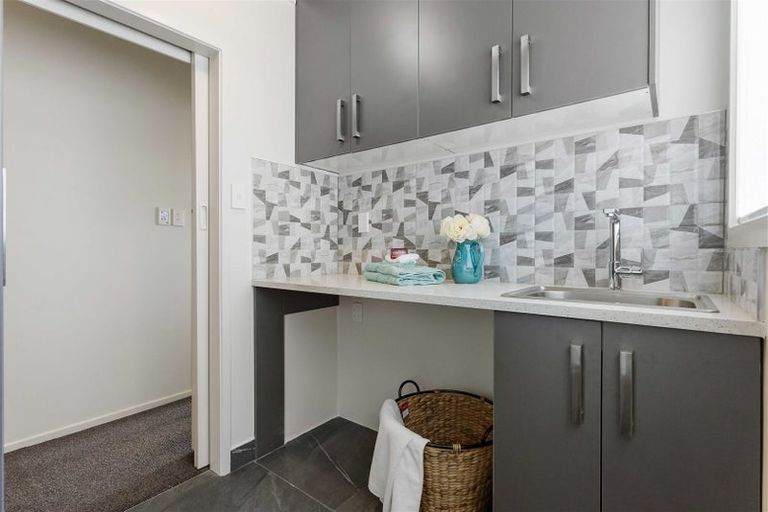 Photo of property in 1/23 Lake Road, Northcote, Auckland, 0627