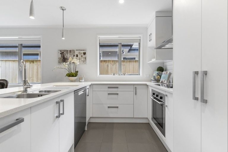 Photo of property in 17 Raki Street, Pukekohe, 2120