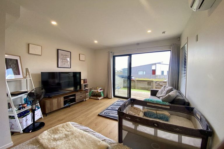 Photo of property in 6 Parahau Road, Papakura, 2110