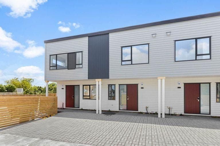 Photo of property in 12c Shamrock Lane, Te Atatu Peninsula, Auckland, 0610