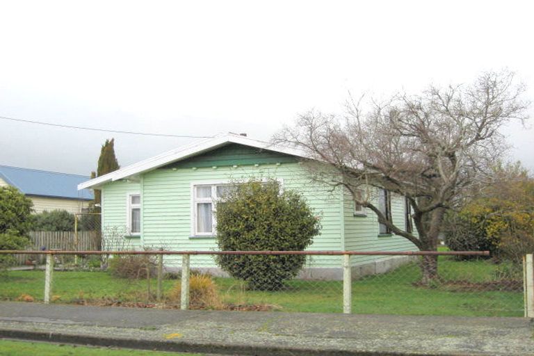 Photo of property in 22 Hunter Street, Edendale, 9825