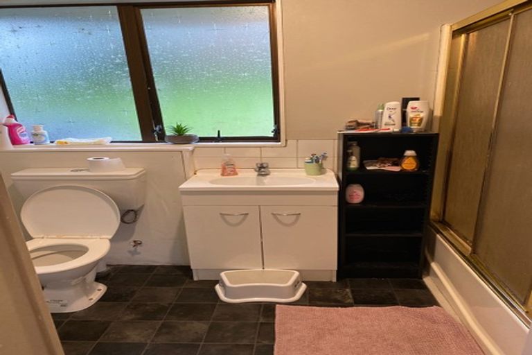 Photo of property in 106 Moire Road, West Harbour, Auckland, 0618