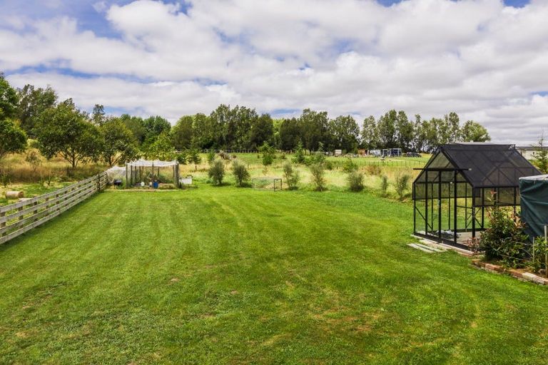 Photo of property in 11 Tiffen Lane, Waipawa, 4210
