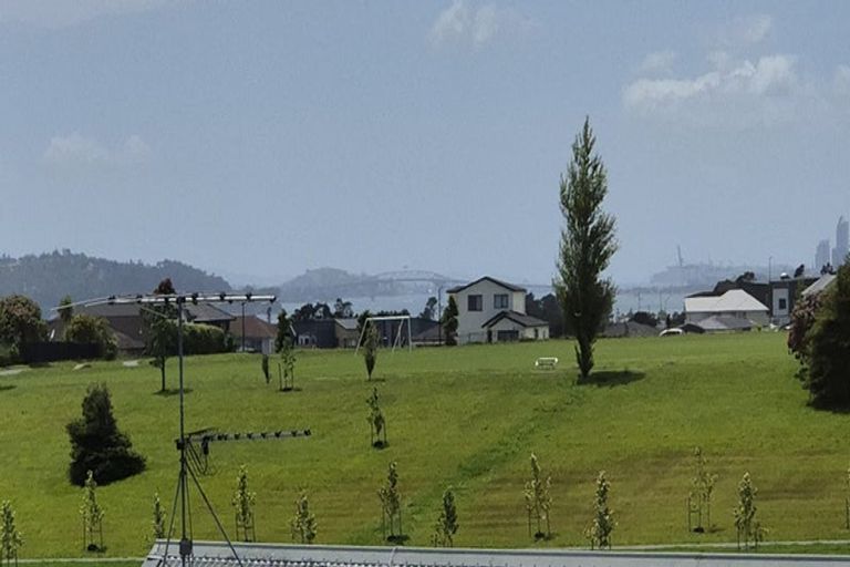 Photo of property in 2/485 Don Buck Road, Massey, Auckland, 0614