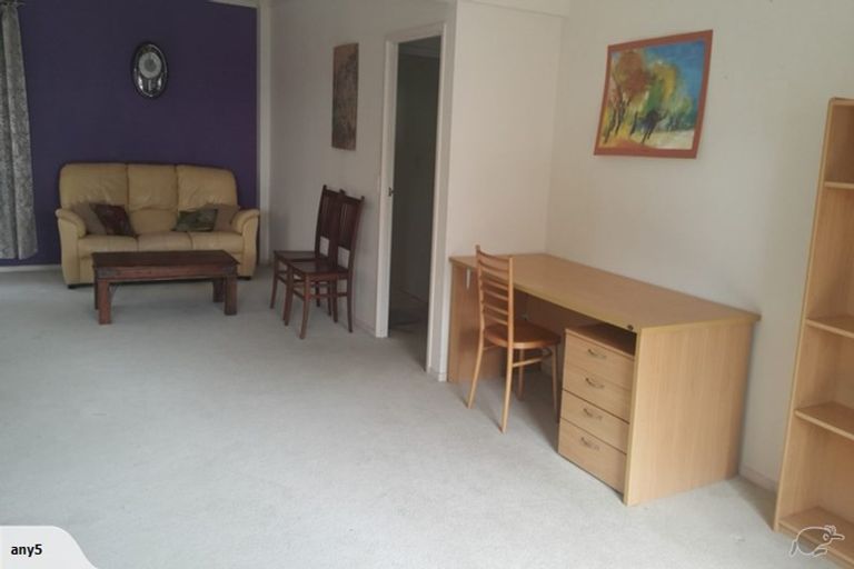 Photo of property in 2/8 Sandown Road, Rothesay Bay, Auckland, 0630