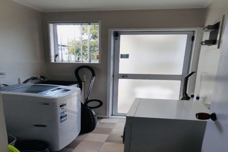 Photo of property in 2 Sparrow Place, Weymouth, Auckland, 2103