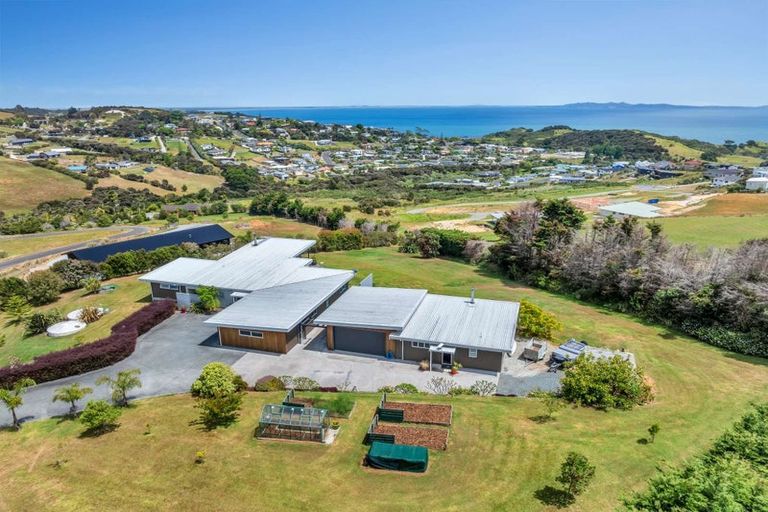 Photo of property in 37 Pekama Drive, Cable Bay, 0420