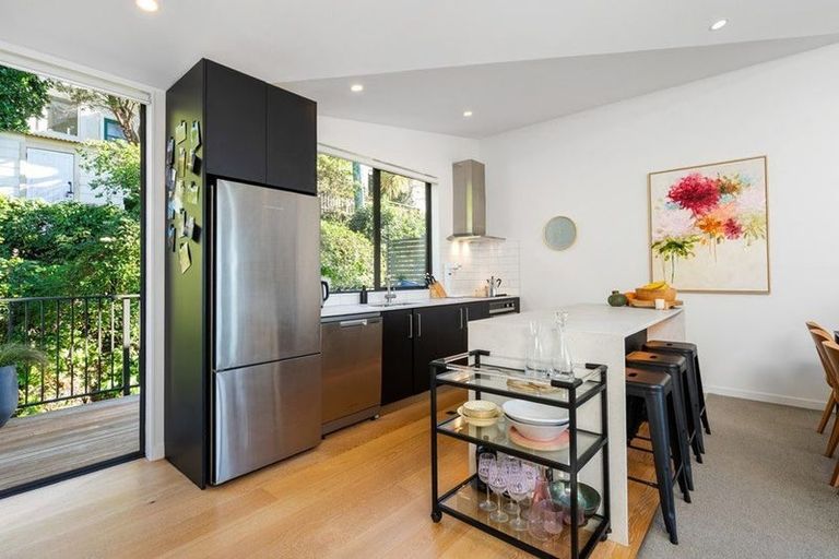 Photo of property in 1/18 Oriental Terrace, Oriental Bay, Wellington, 6011