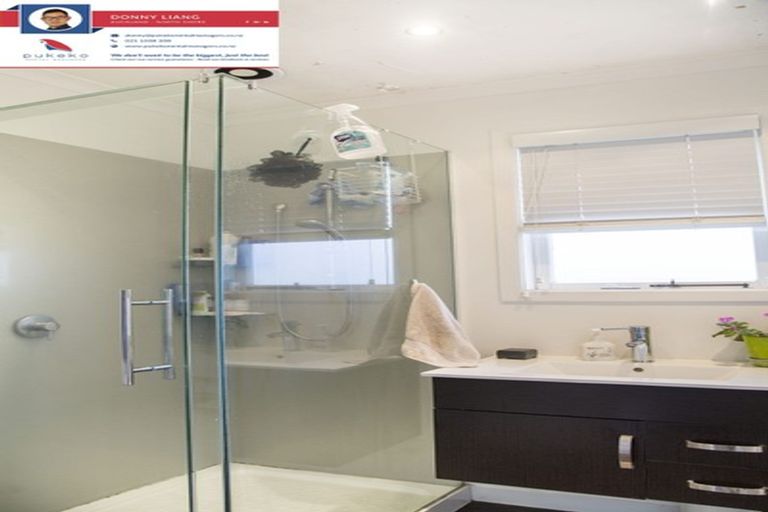 Photo of property in 107 Ennis Avenue, Pakuranga Heights, Auckland, 2010