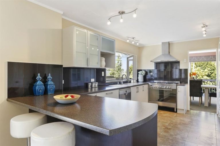 Photo of property in 2/16 Fernbird Place, Massey, Auckland, 0614