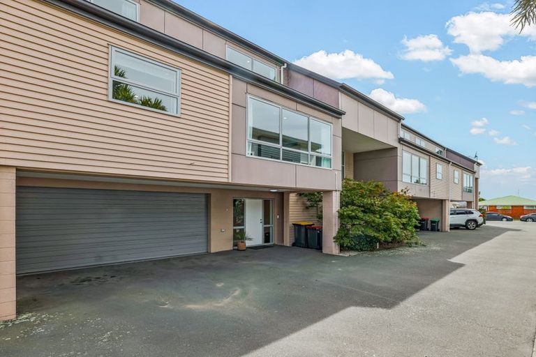 Photo of property in 8b Broadbent Street, Riccarton, Christchurch, 8041