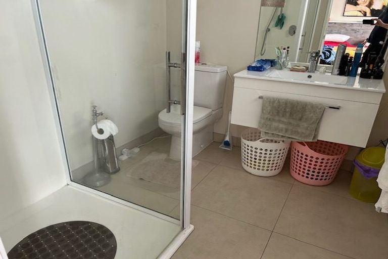 Photo of property in 17 Rothesay Bay Road, Rothesay Bay, Auckland, 0630