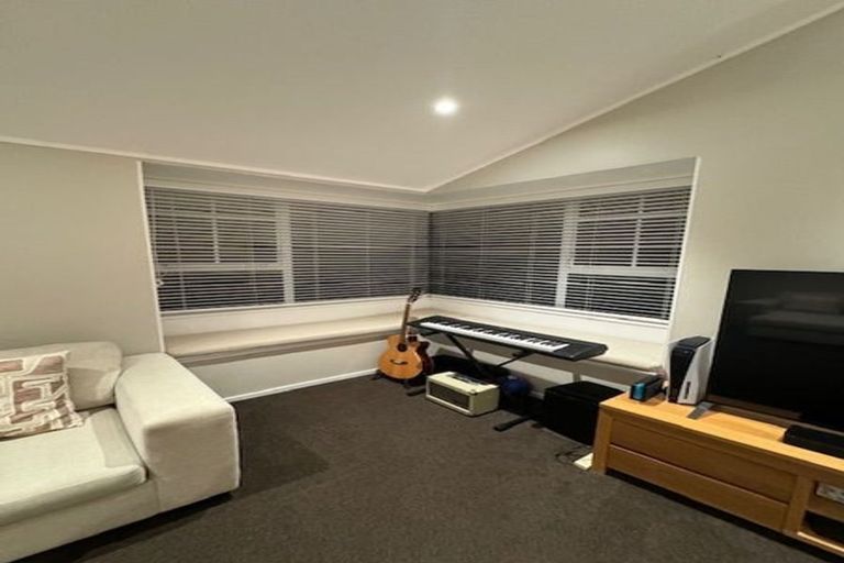 Photo of property in 1/17 Fernwood Grove, Bayview, Auckland, 0629