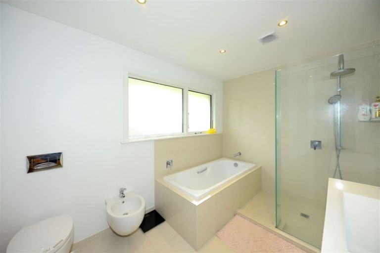 Photo of property in 185 Wairakei Road, Bryndwr, Christchurch, 8053