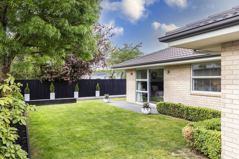 Photo of property in 28 Holiday Drive, Mairehau, Christchurch, 8052
