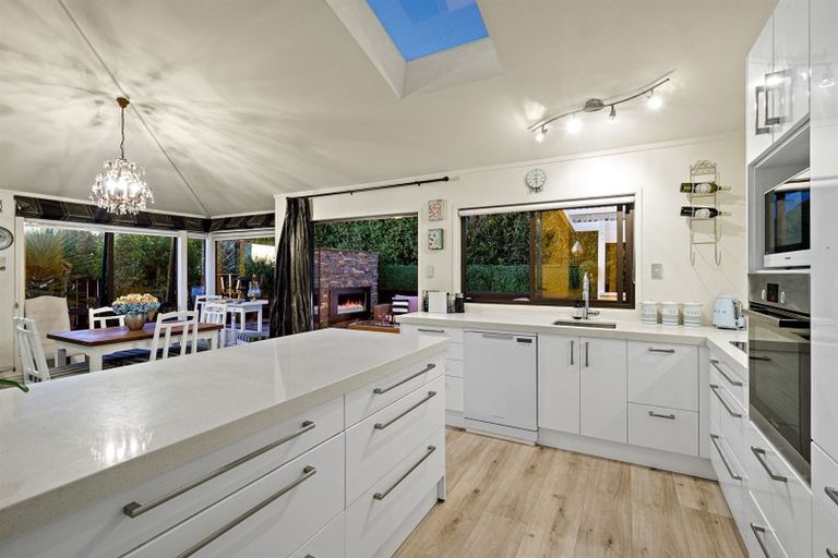 Photo of property in 1/36 Seaview Road, Castor Bay, Auckland, 0620