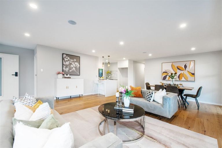 Photo of property in 2/322 Te Atatu Road, Te Atatu South, Auckland, 0610