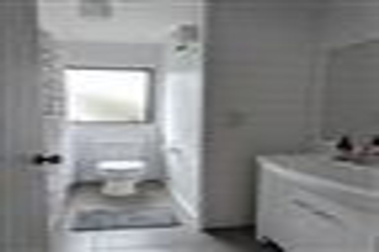 Photo of property in 2/7 Fernbird Place, Massey, Auckland, 0614