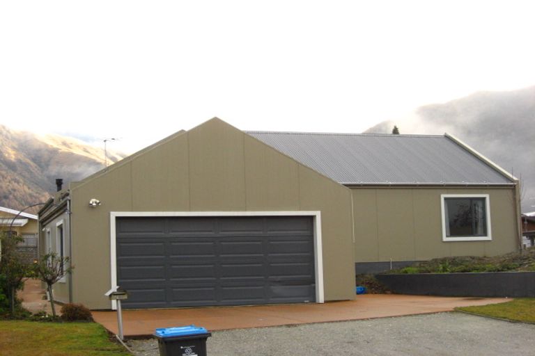Photo of property in 10 Inverness Crescent, Arrowtown, 9302