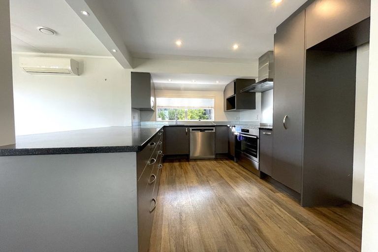 Photo of property in 15 Dalwhinnie Parade, Highland Park, Auckland, 2010