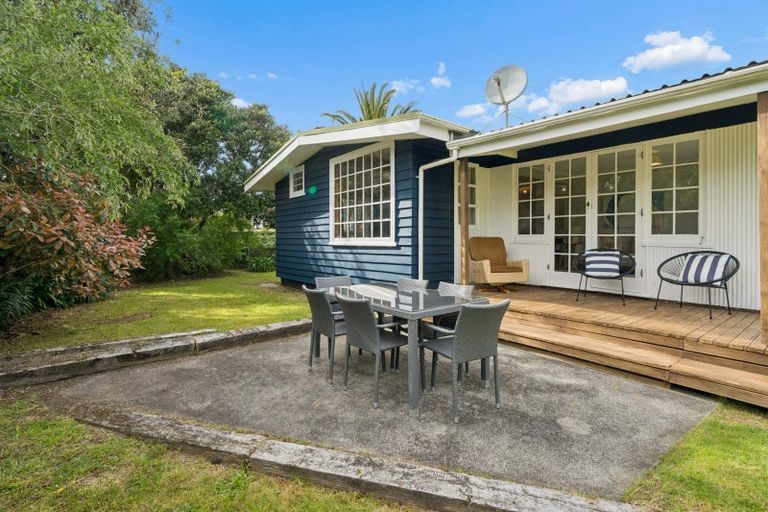 Photo of property in 3 Weggery Drive, Waikanae Beach, Waikanae, 5036