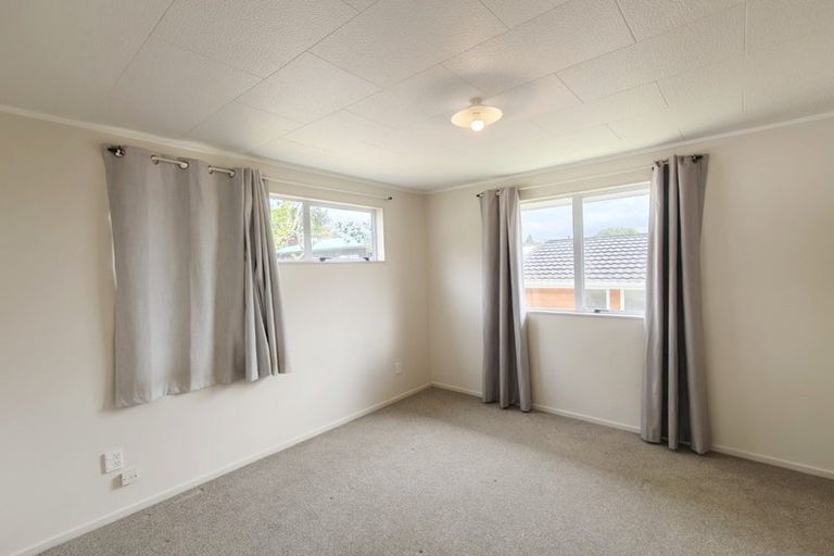 Photo of property in 1/127 Spinella Drive, Bayview, Auckland, 0629