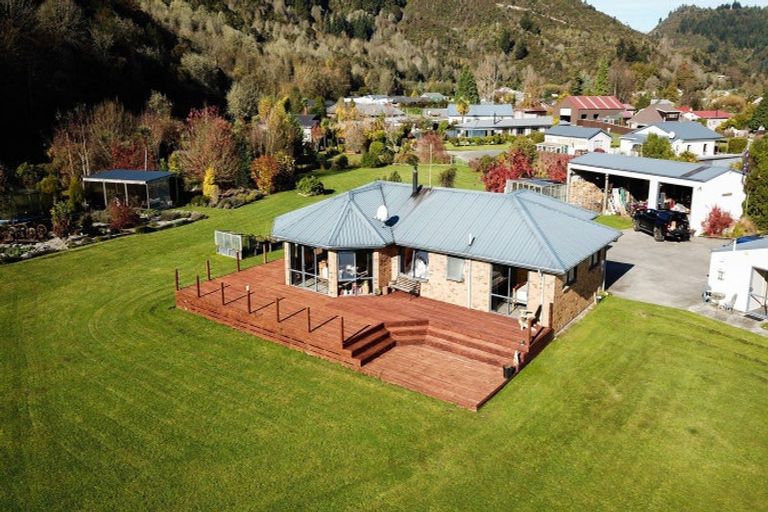 Photo of property in 6 Deemac Street, Reefton, 7830