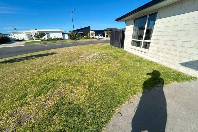 Photo of property in 1 Jeffs Way, Papamoa Beach, Papamoa, 3118