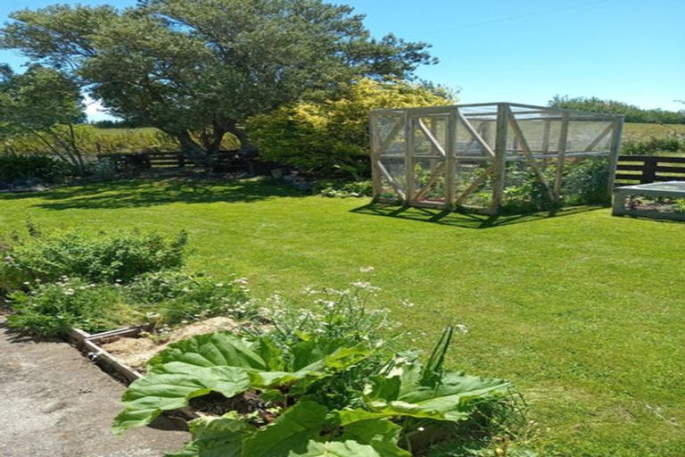Photo of property in 86 Totara Island Road, Clifton, Balclutha, 9273