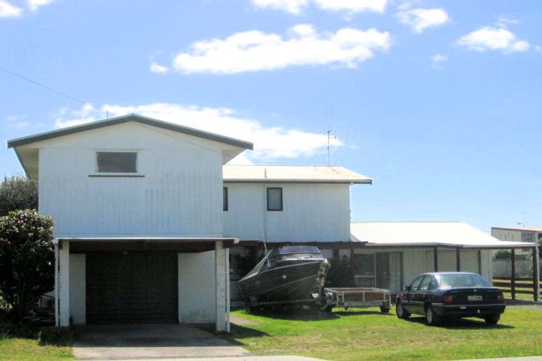Photo of property in 251 Seaforth Road, Waihi Beach, 3611