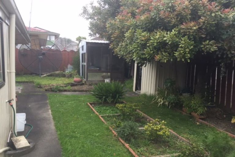 Photo of property in 13 Ciprian Place, Henderson, Auckland, 0612