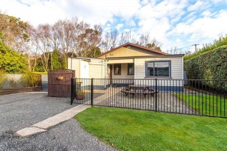 Photo of property in 101 Main South Road, Green Island, Dunedin, 9018