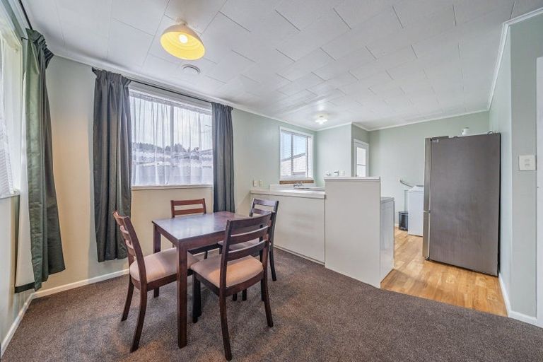 Photo of property in 2/10 Ponderosa Grove, Maoribank, Upper Hutt, 5018