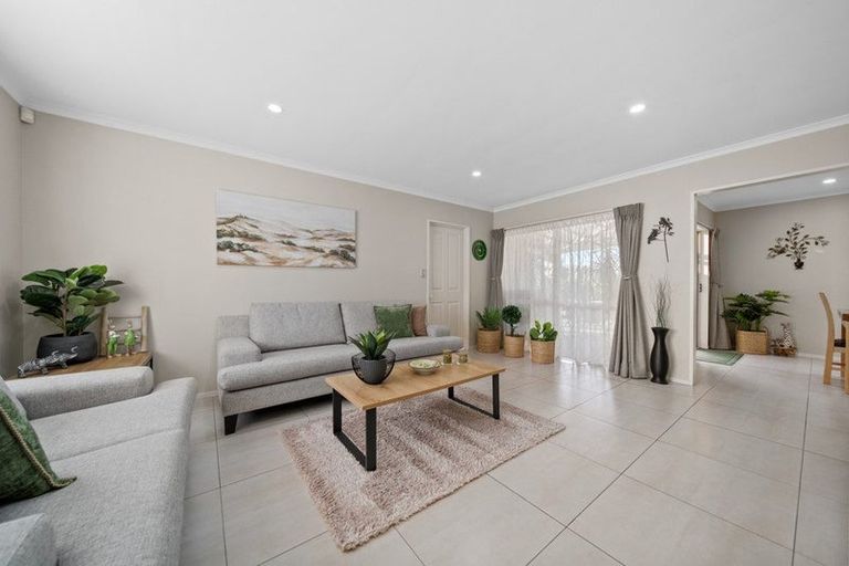 Photo of property in 17 Flora Place, Wattle Downs, Auckland, 2103