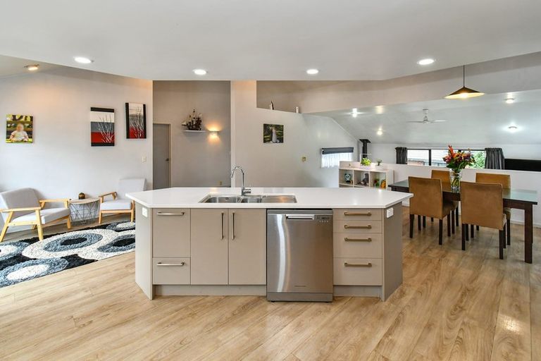 Photo of property in 29 Len Garlick Place, Pahurehure, Papakura, 2113