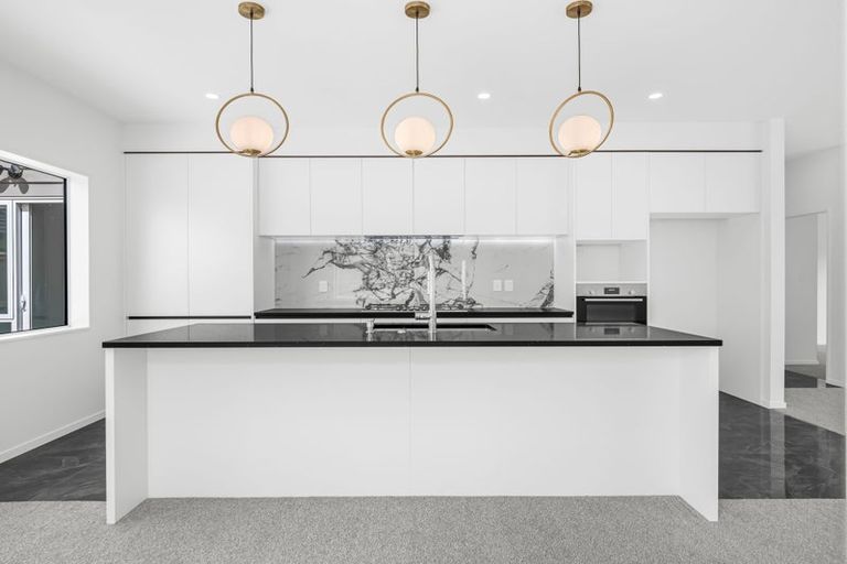 Photo of property in 17 Uatoto Road, Clarks Beach, 2122