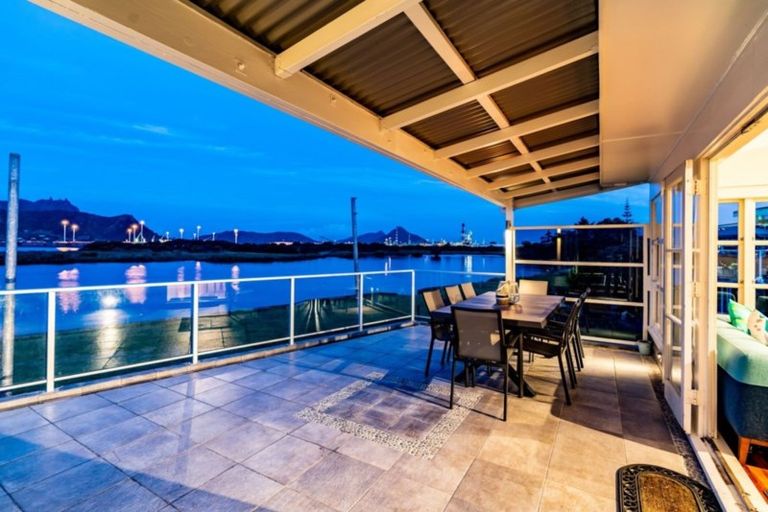 Photo of property in 30 Albany Road, One Tree Point, 0118