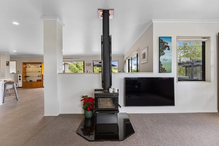 Photo of property in 71 Kaipara Road, Papakura, 2582