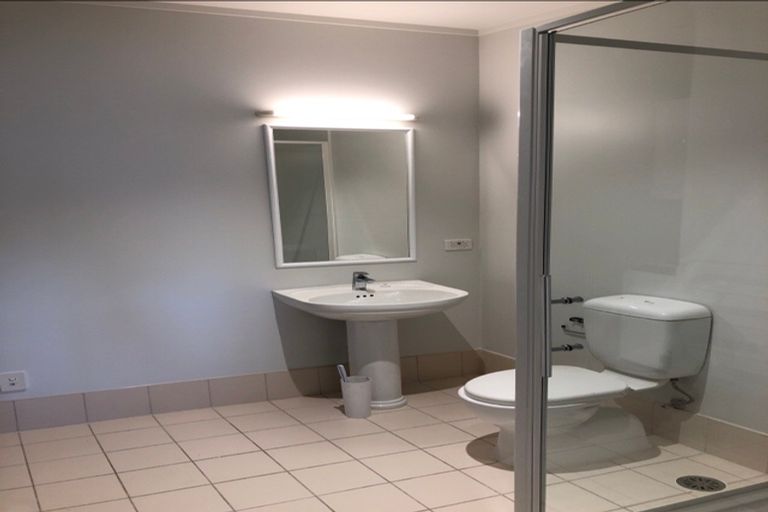 Photo of property in 25b/30 Westward Ho, Glen Eden, Auckland, 0602