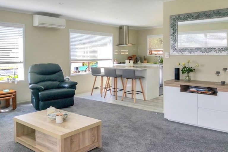 Photo of property in 1/3 Papatahi Place, Henderson, Auckland, 0610