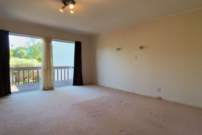 Photo of property in 1/8 Strabo Place, Windsor Park, Auckland, 0632