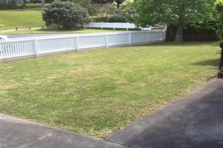 Photo of property in 7 Trengove Place, West Harbour, Auckland, 0618