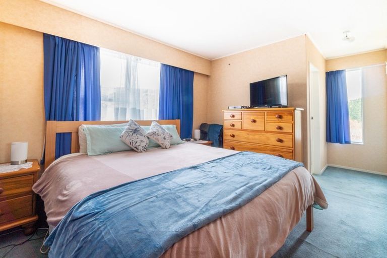 Photo of property in 116 Taylor Terrace, Tawa, Wellington, 5028