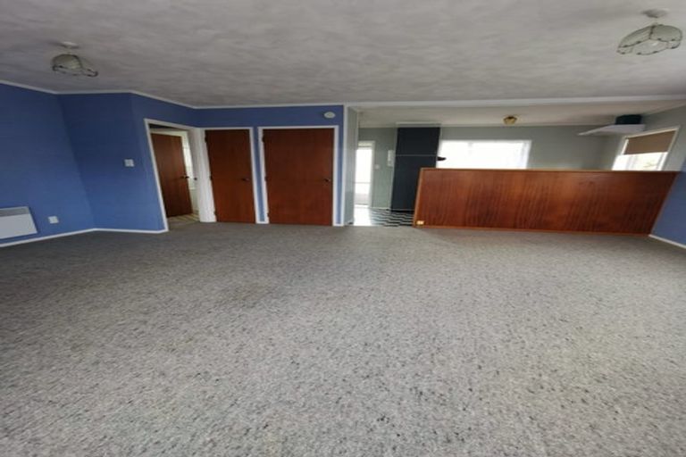 Photo of property in 1/5 Tirimoana Road, Te Atatu South, Auckland, 0602