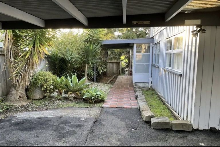 Photo of property in 19 Golf Road, New Lynn, Auckland, 0600