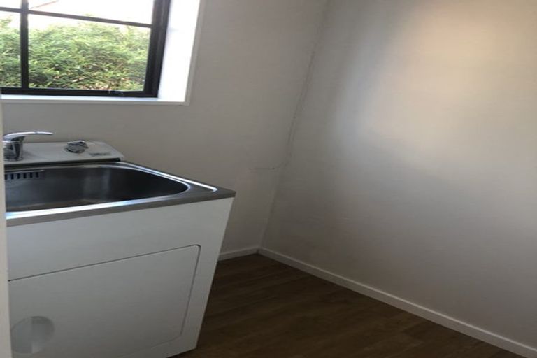 Photo of property in 2/136 Karori Road, Karori, Wellington, 6012