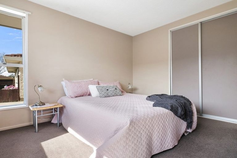 Photo of property in 2/12 Shannon Place, Belfast, Christchurch, 8051