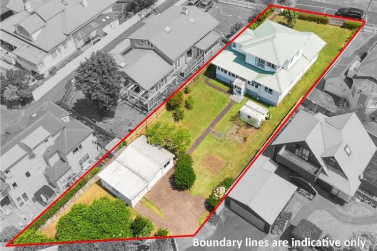 Photo of property in 103 Queen Street, Northcote Point, Auckland, 0627